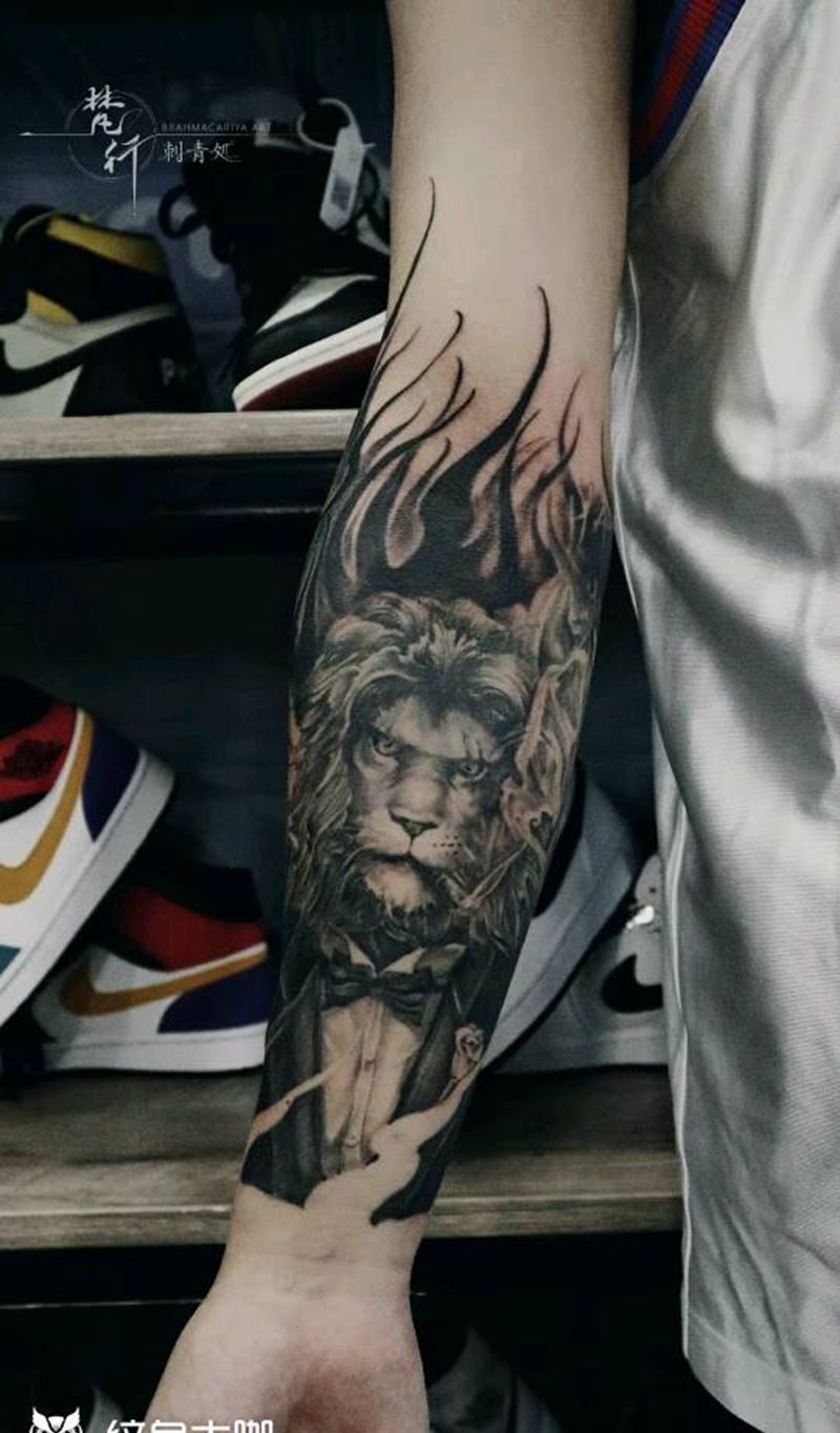 狮子头纹身图片_手臂欧美写实狮子纹身图案