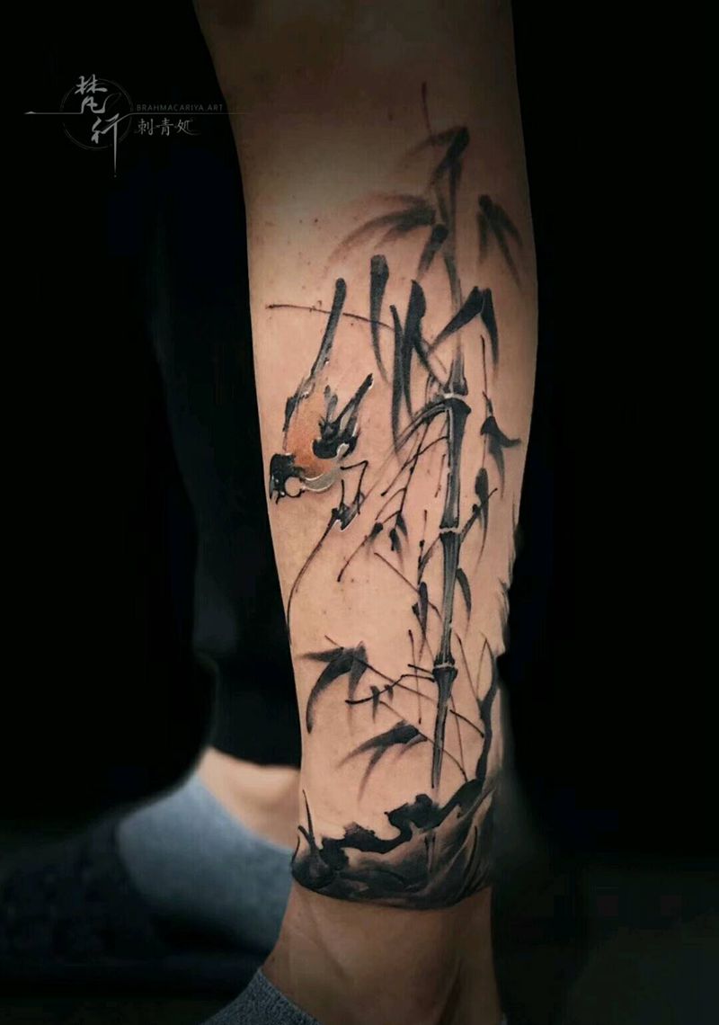 竹纹身图片_腿部新传统水墨鸟竹纹身图案