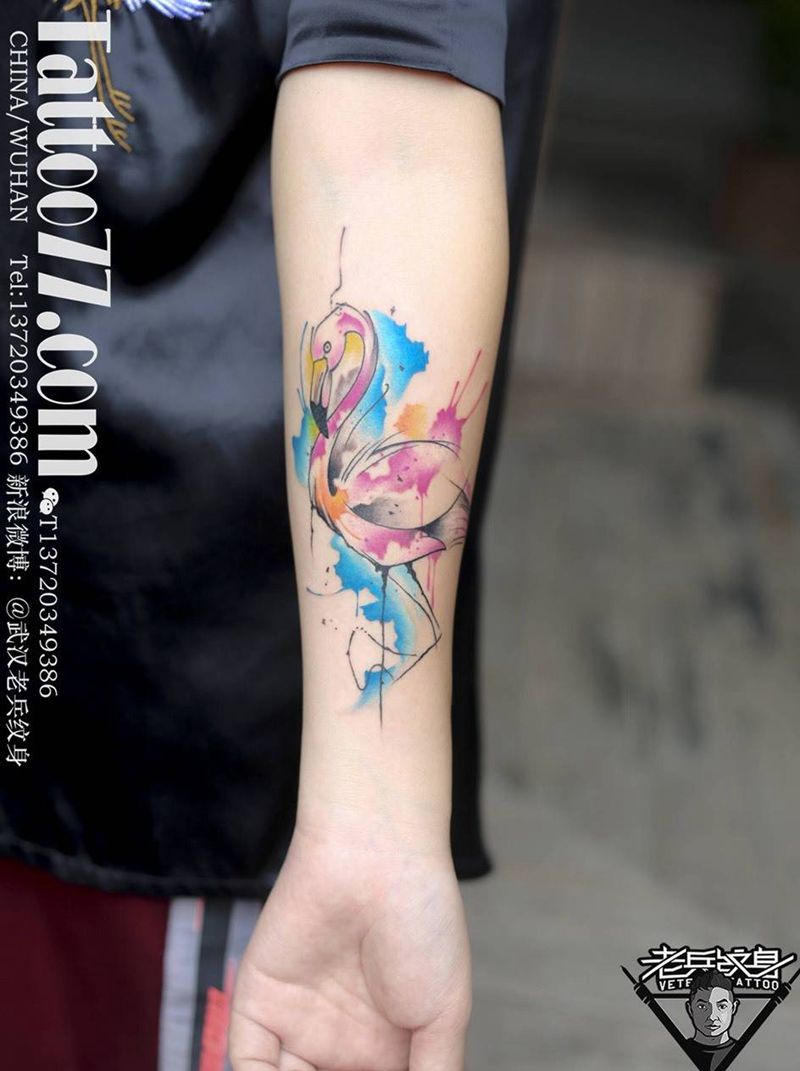 手部水彩火烈鸟纹身作品纹身图片_成品手部清新动物纹身图案