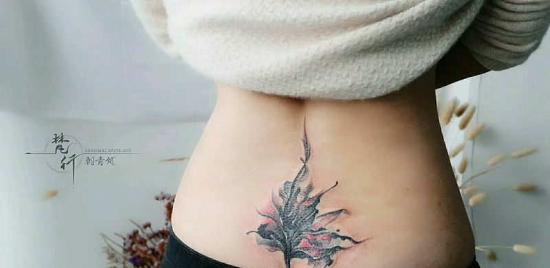 遮盖纹身图片_背部新传统树叶纹身图案