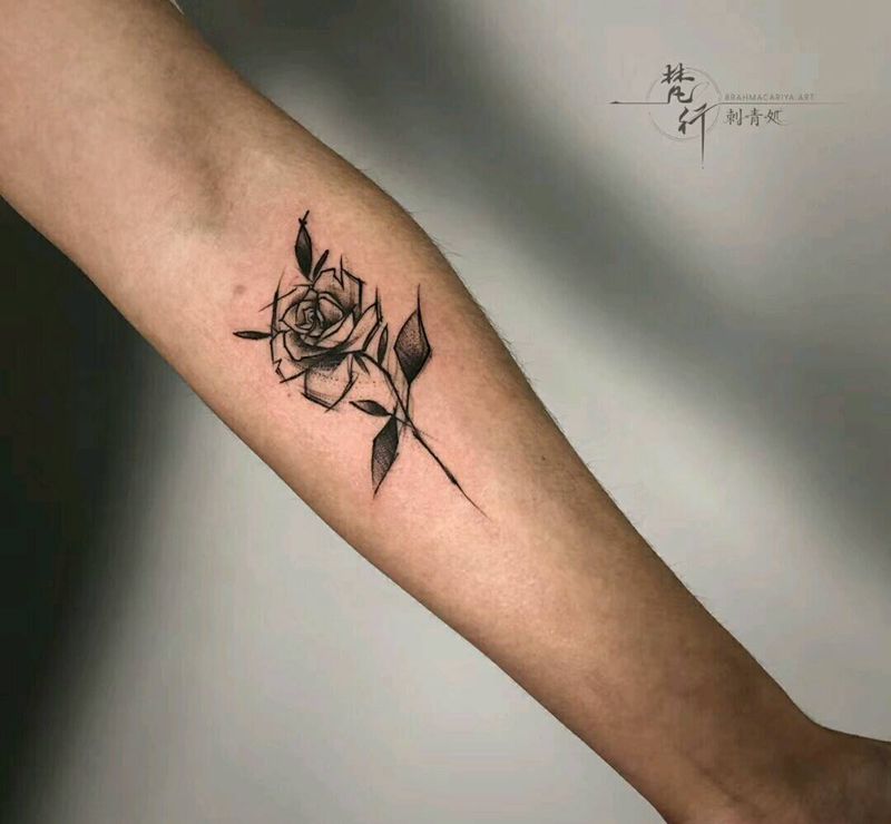 玫瑰纹身图片_手臂新传统纹身图案