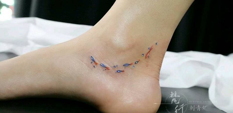 鱼纹身图片_脚部新传统水彩鱼纹身图案