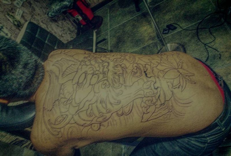 满背线图纹身图片