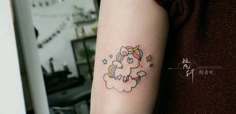 小清新纹身图片_手臂新传统独角兽纹身图案