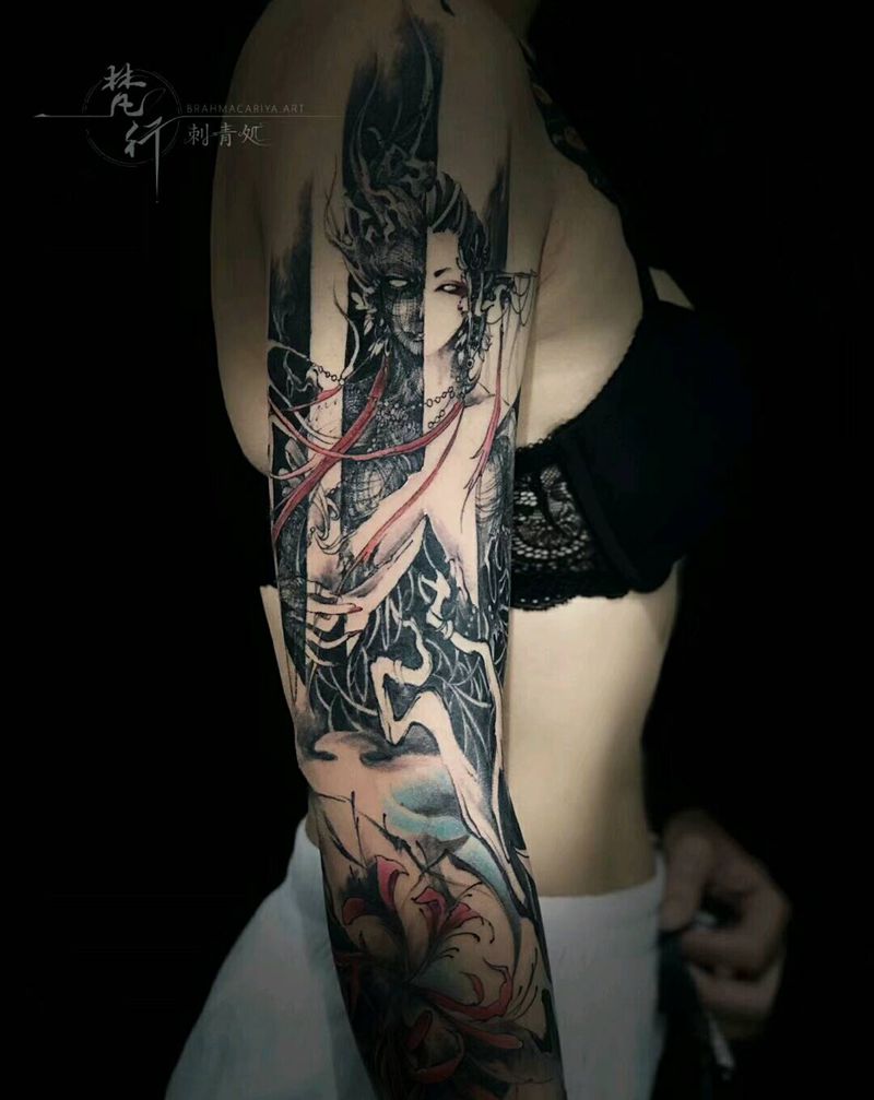 花臂纹身图片_手臂新传统彼岸花莲花人物纹身图案