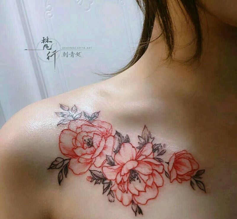 花纹身图片_胸部新传统花纹身图案