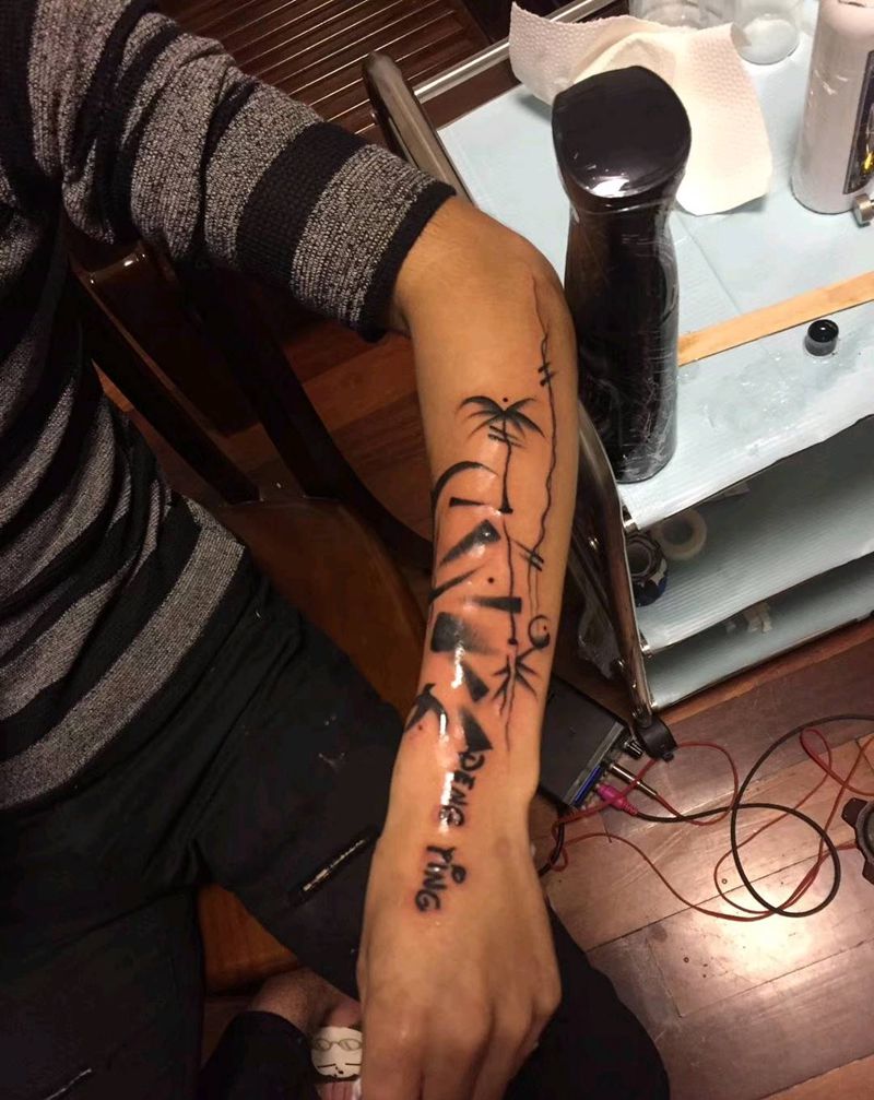 水墨纹身图片_手臂水墨纹身图案