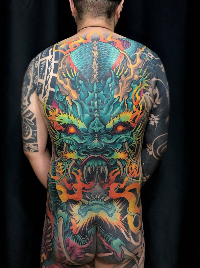 新传统龙纹身图片_背部臀部新传统重彩龙重彩纹身图案