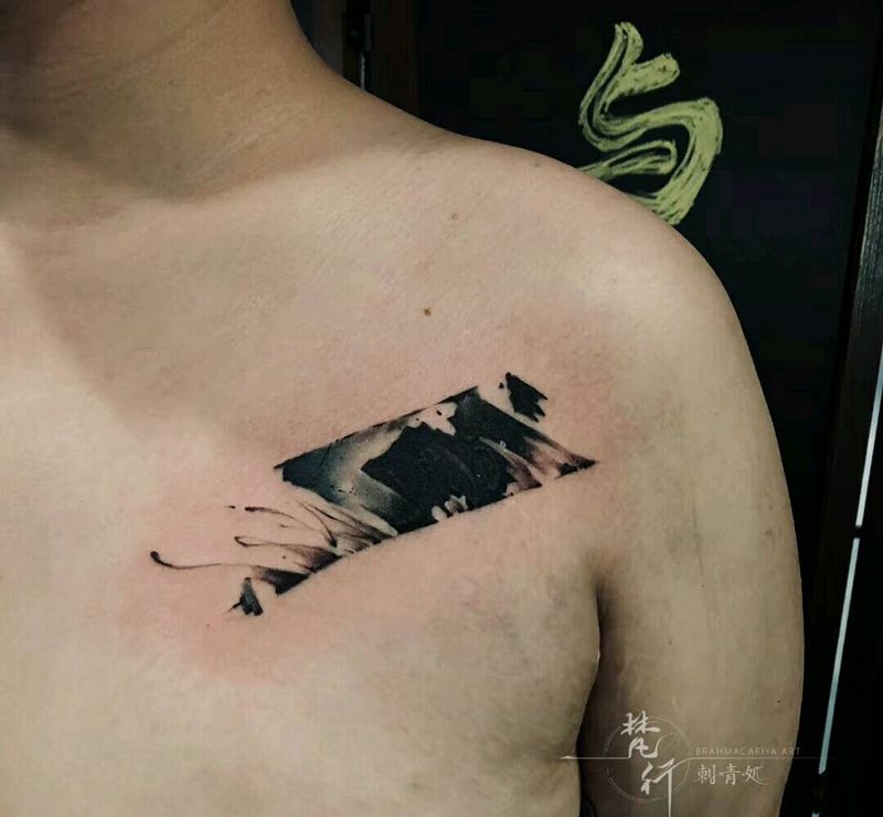水墨遮盖纹身图片_胸部新传统纹身图案