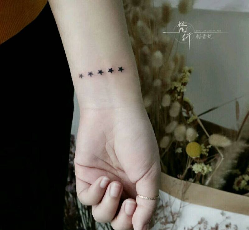 五角星纹身图片_手臂老传统星星纹身图案