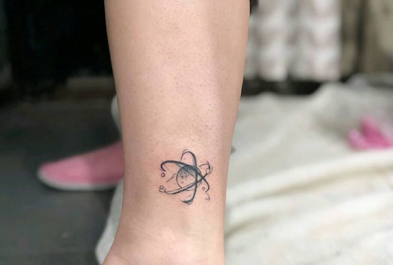 小清新纹身图片_手臂新传统星球纹身图案