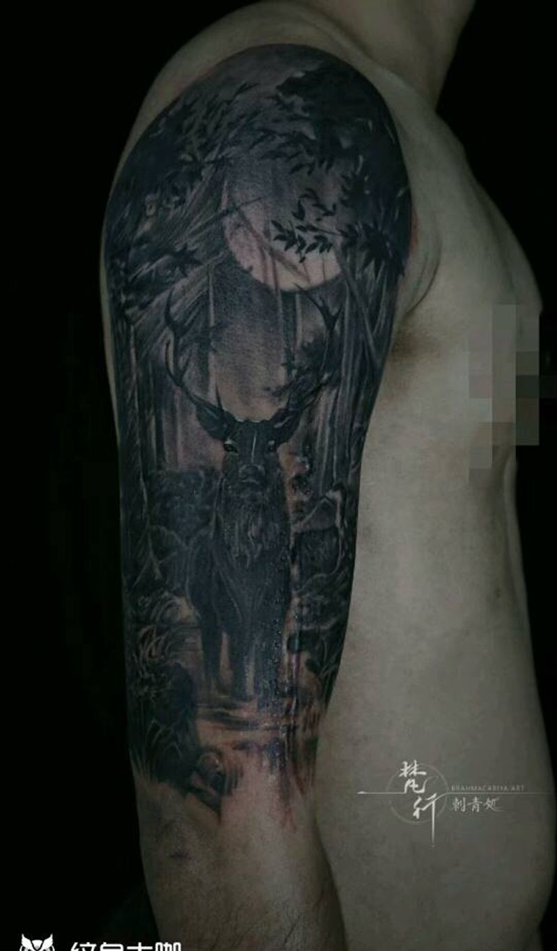 遮盖纹身图片_手臂新传统鹿月亮树林纹身图案