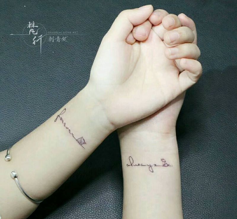 小清新纹身图片_手臂老传统字母纹身图案