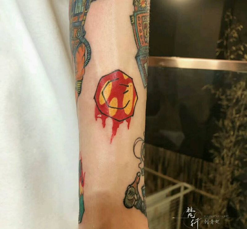 无名纹身图片_手臂老传统几何纹身图案