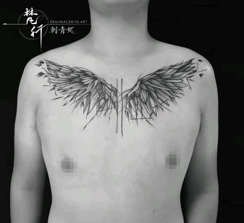 翅膀纹身图片_胸部新传统纹身图案