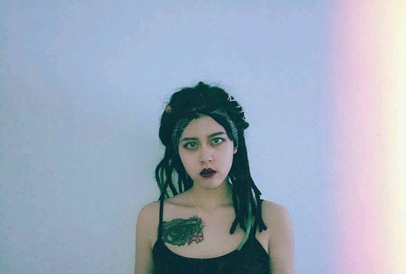 相机 遮盖纹身图片_胸部欧美成品纹身图案