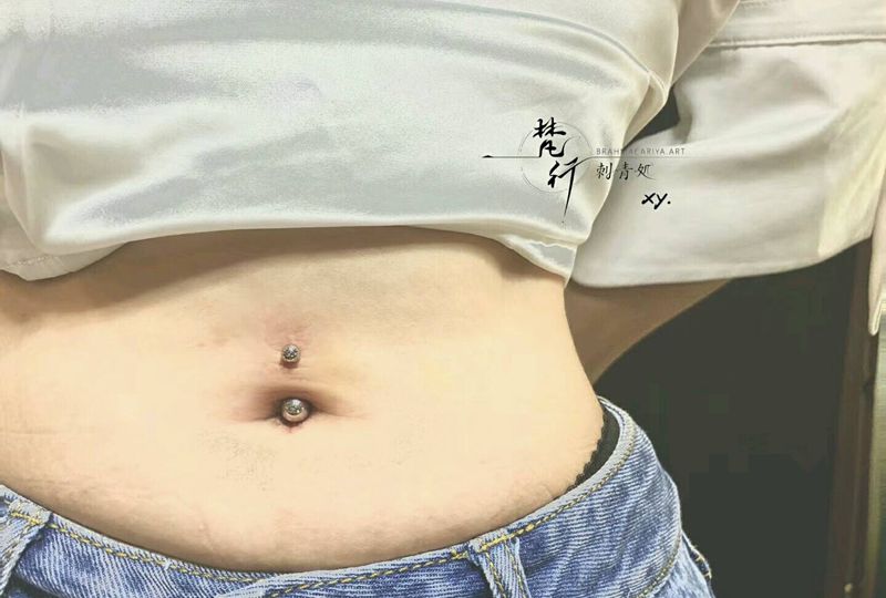 穿珠纹身图片_腹部新传统珠纹身图案