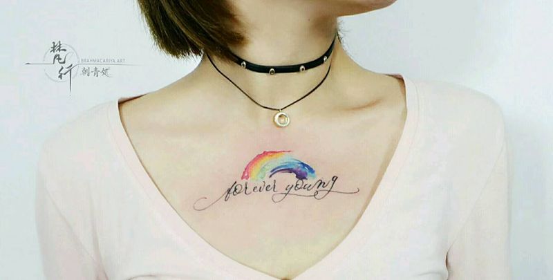 彩虹桥纹身图片_胸部新传统水彩彩虹字母纹身图案