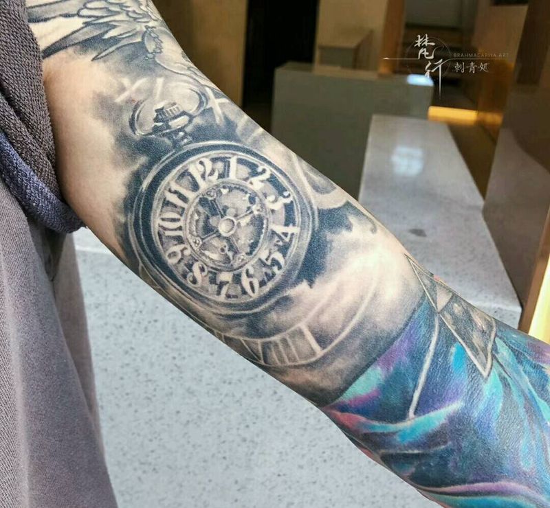 星空宇航员纹身图片_手臂新传统水彩星空宇航员纹身图案