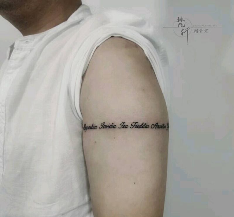 七宗罪纹身图片_手臂老传统花体字字母纹身图案