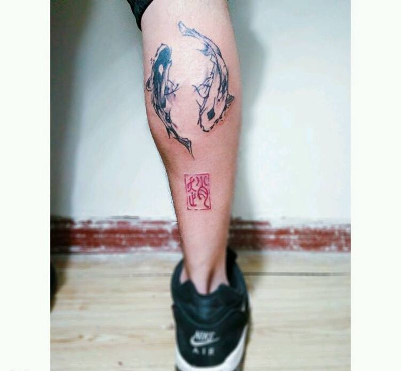 鱼纹身图片_腿部国画字符动物泼墨中国风成品纹身图案