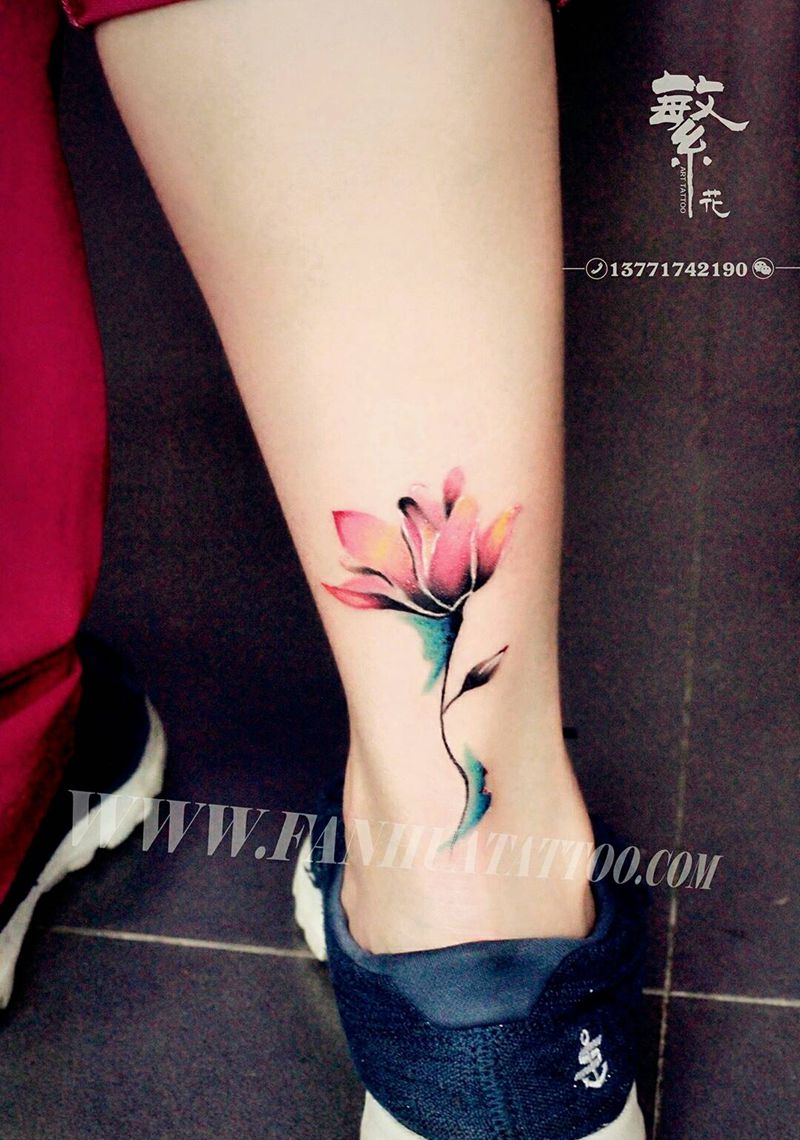 水彩.花纹身图片_腿部清新水彩成品纹身图案