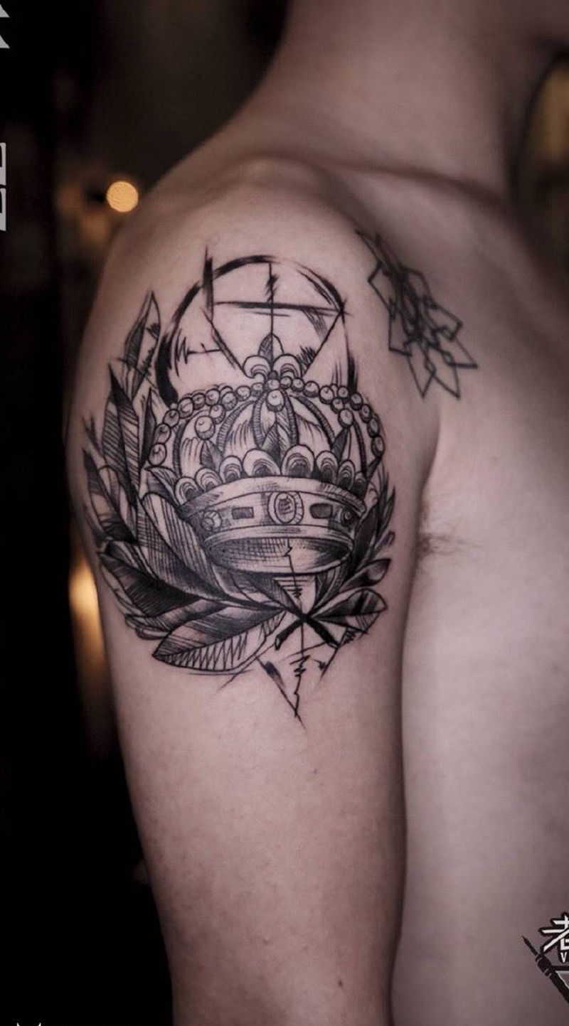 大臂皇冠纹身作品纹身图片