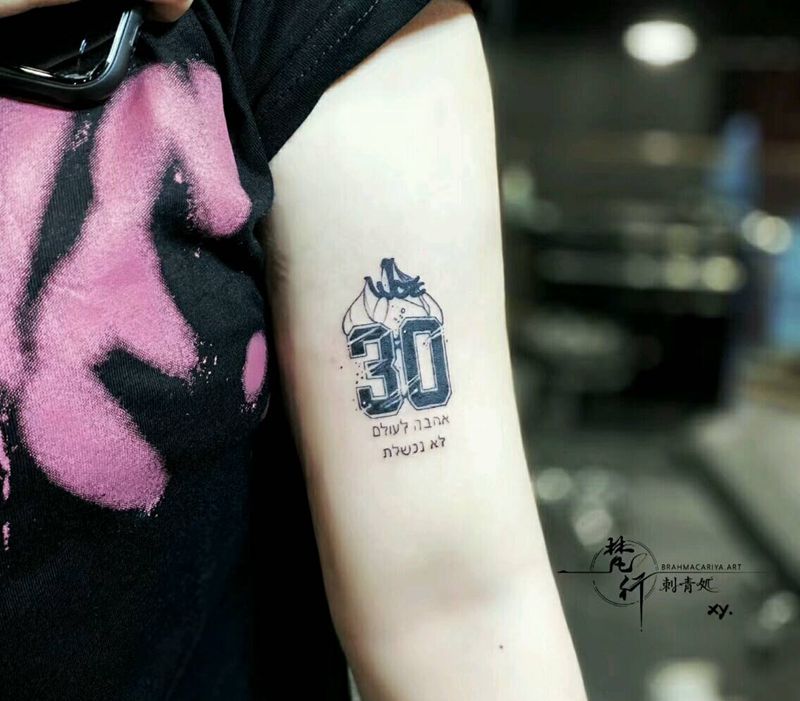 库里纹身图片_手臂几何数字纹身图案