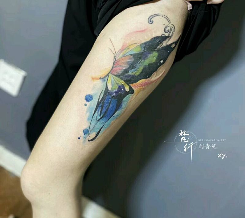 蝴蝶纹身图片_腿部水彩蝴蝶纹身图案