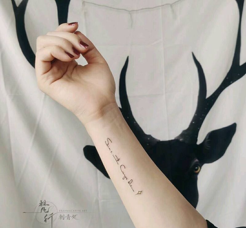 字母纹身图片_手臂新传统字母纹身图案