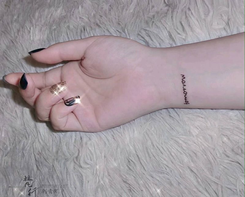 字母纹身图片_手臂新传统字母纹身图案