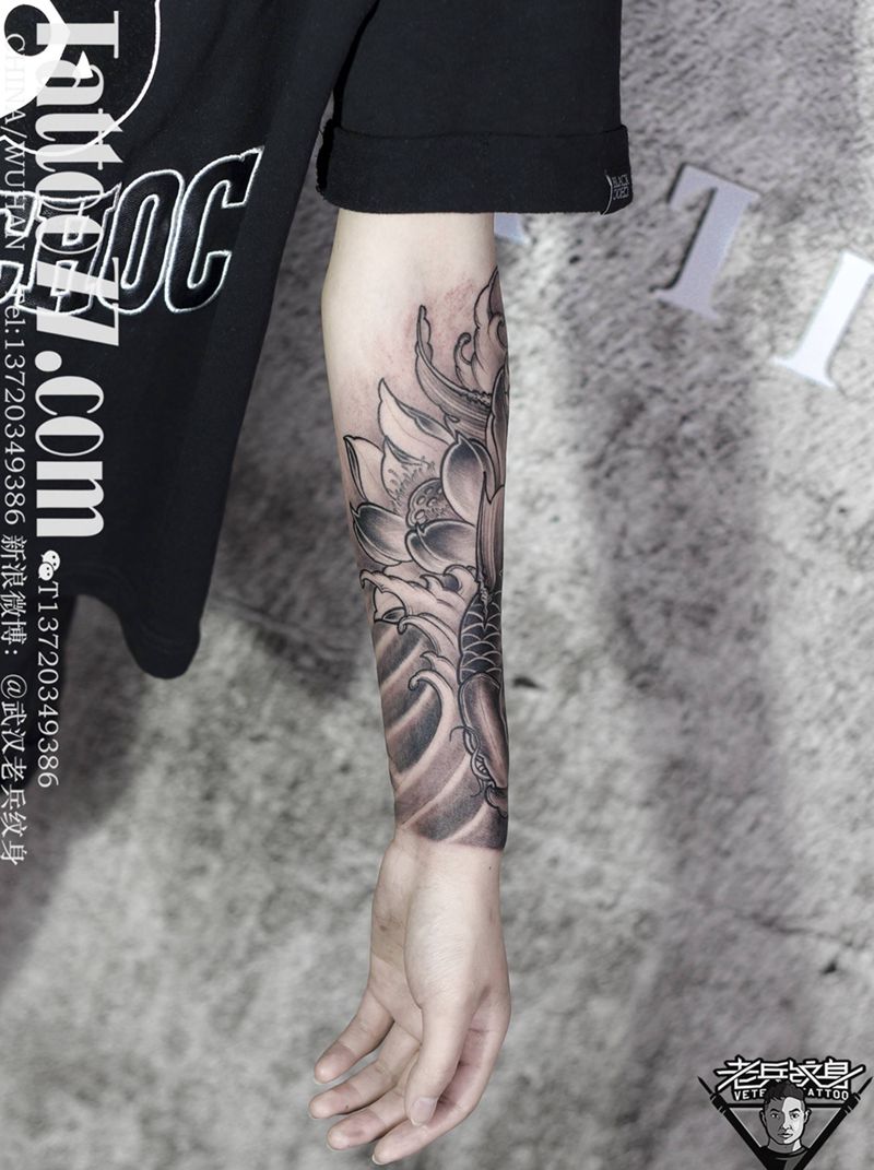 手部鲤鱼纹身纹身图片_成品手部传统动物纹身图案