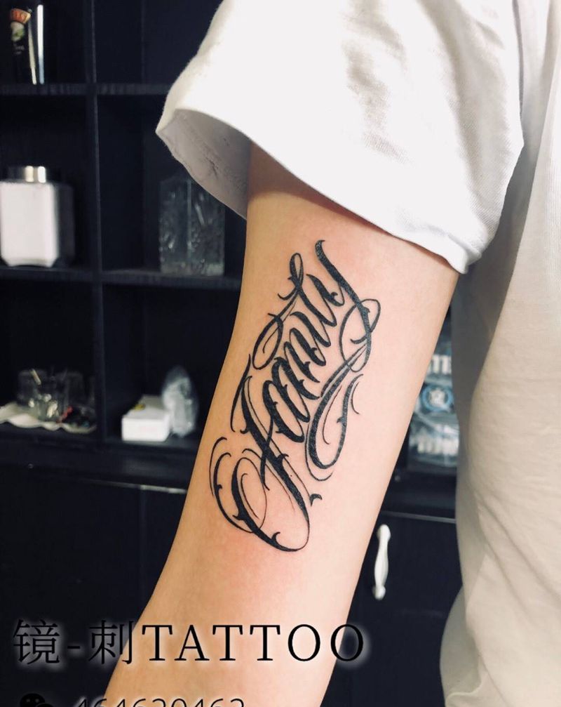 小花体纹身图片_手臂花体字纹身图案