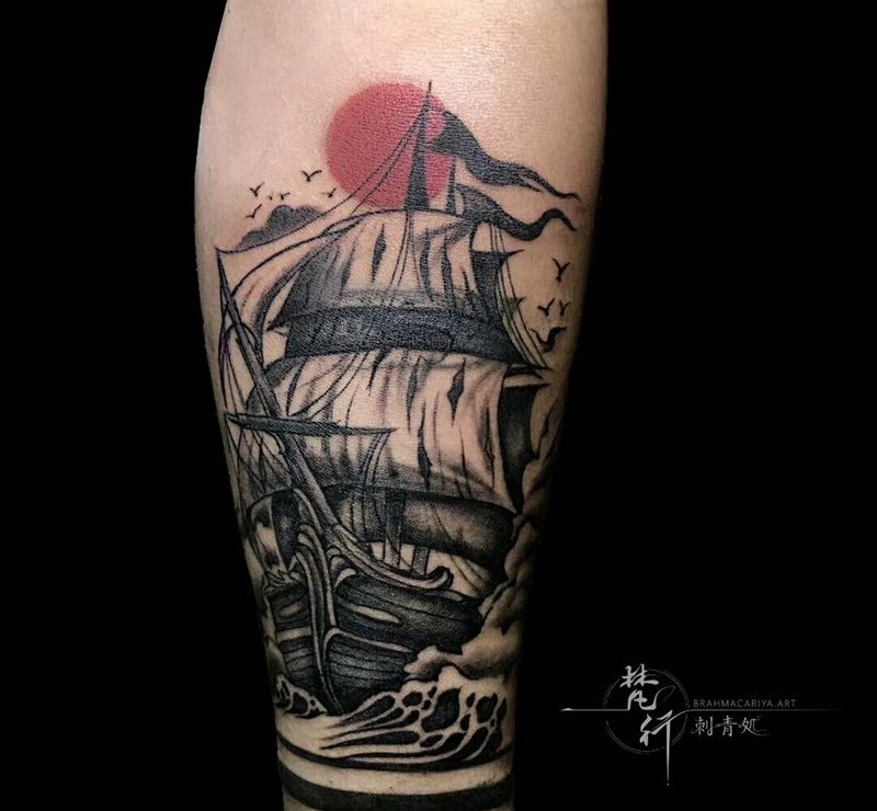 船纹身图片_腿部新传统船太阳纹身图案