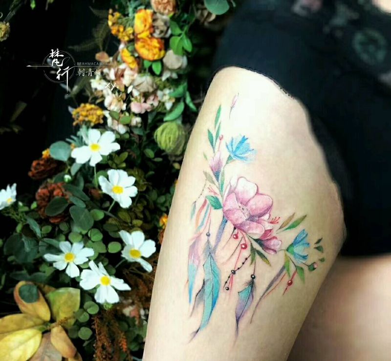 花纹身图片_腿部新传统水彩花纹身图案