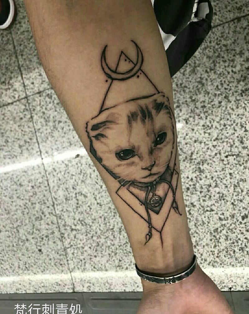 猫纹身图片_手臂欧美写实猫纹身图案