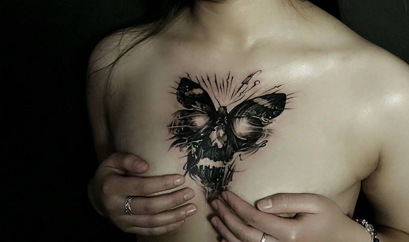 暗黑系·小花胸纹身图片_胸部欧美写实动物鬼神成品纹身图案