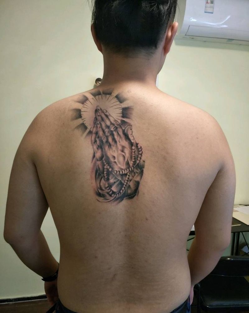 祈祷之手纹身图片