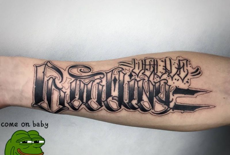 奇卡诺花体字纹身图片_手臂花体字纹身图案