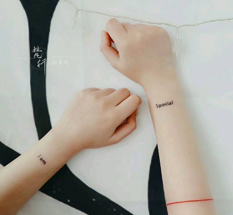 小清新纹身图片_新传统字母纹身图案