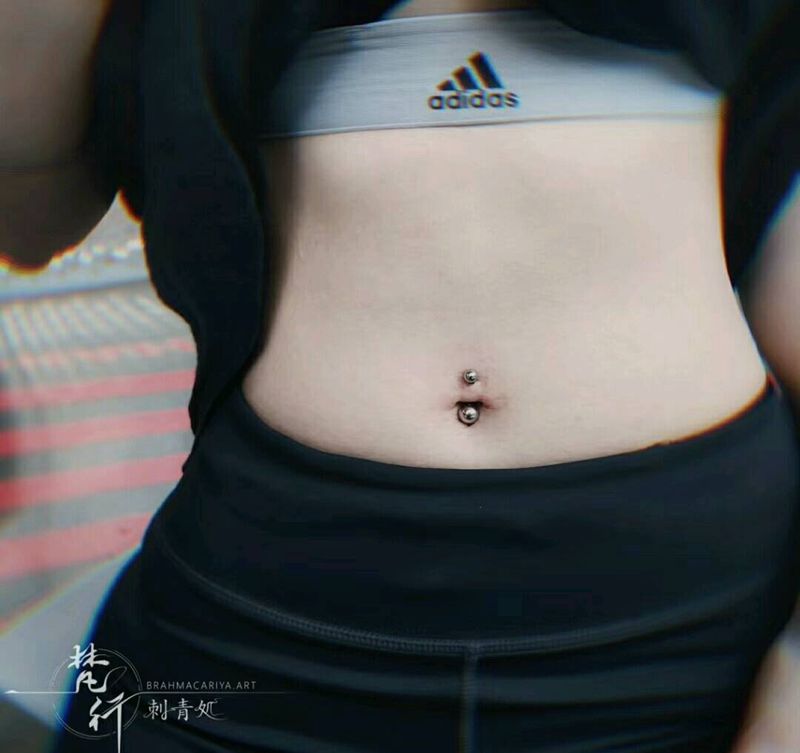 入珠纹身图片_腹部新传统纹身图案