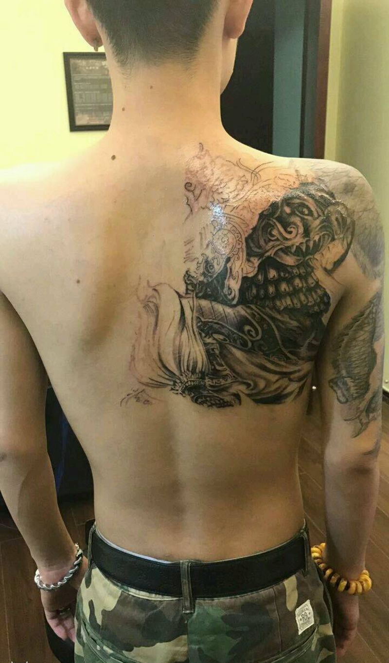 赵云未完成纹身图片