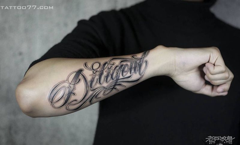 手部花体字纹身纹身图片
