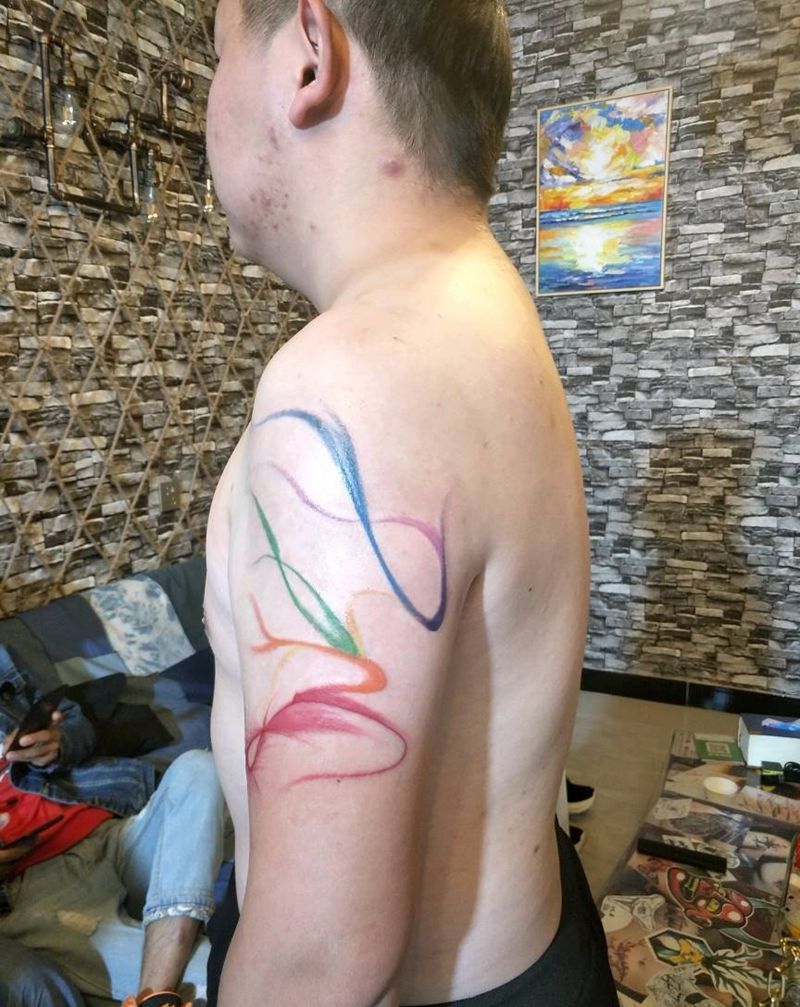 随意纹身图片_肩部水彩纹身图案