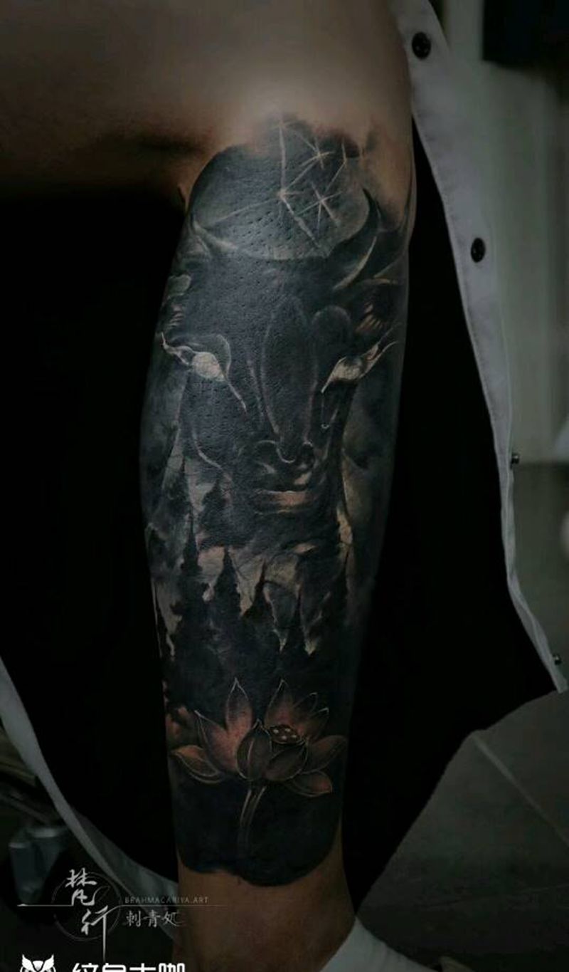 遮盖纹身图片_腿部老传统荷花鹿纹身图案