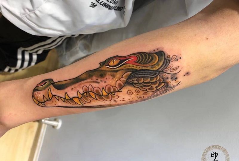 鳄鱼纹身图片_手部New School纹身图案