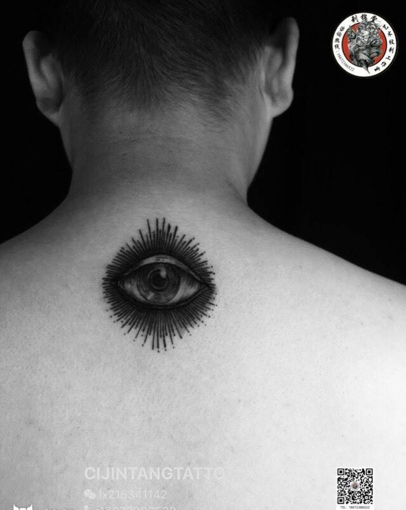 今日刺青欣赏：公正之眼纹身图片