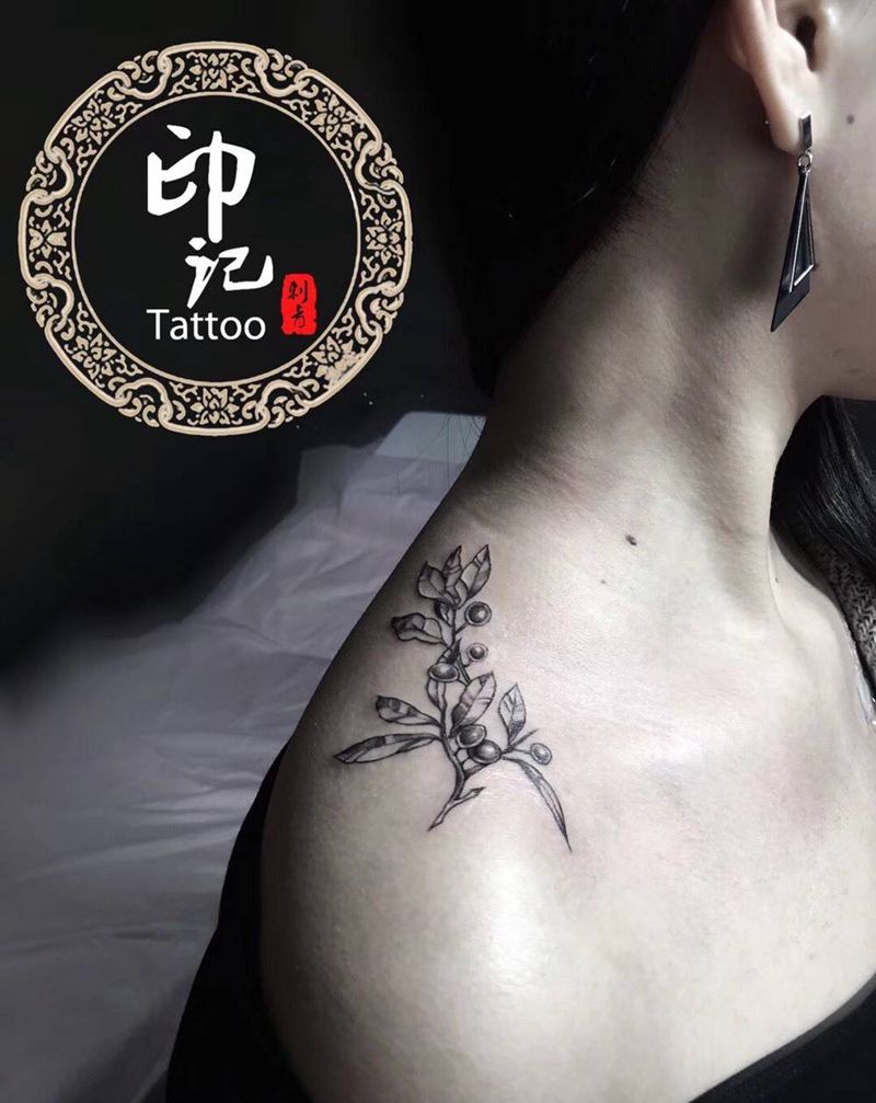 肩上花纹身图片