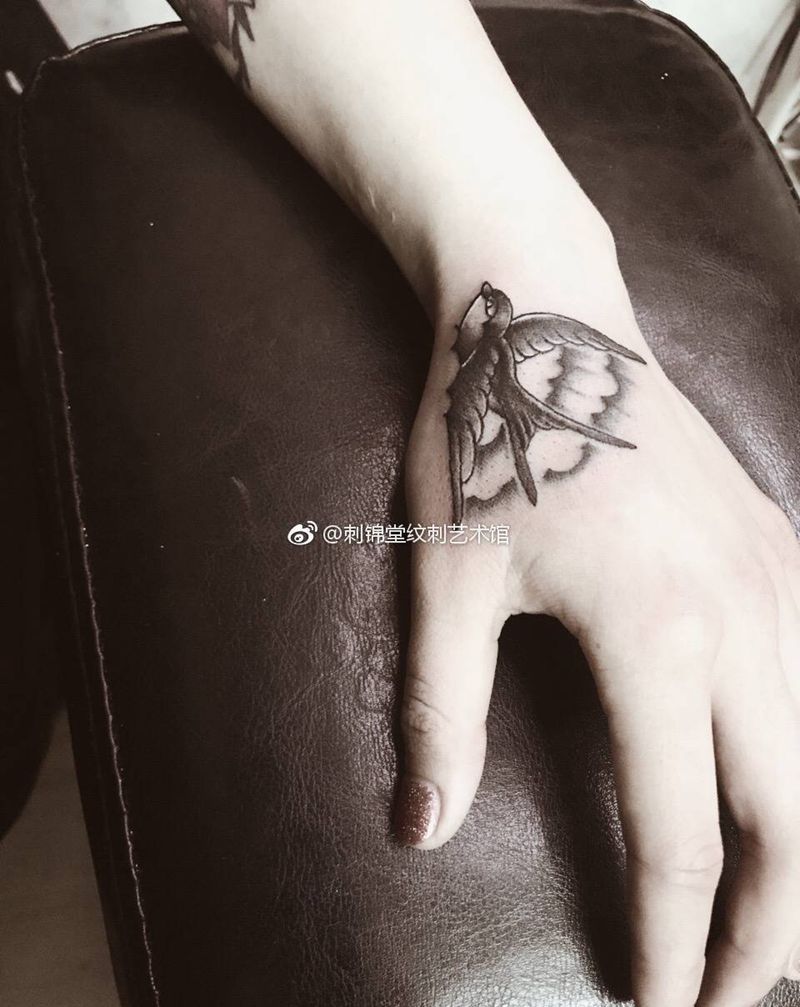 今日作品更新：old school燕子纹身图片
