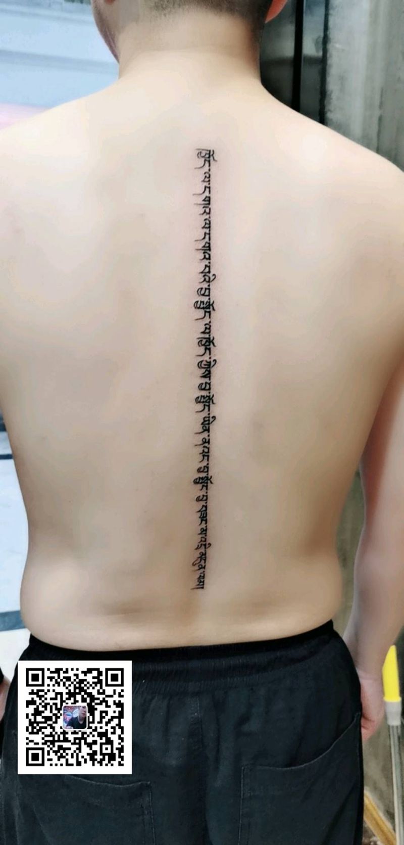 情侣梵文纹身纹身图片_背部花体字纹身图案